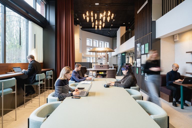 Espaces de travail à Paris 10 - Centre de coworking à Paris 10 à proximité de la Gare de l'ESt et de la Gare du Nord